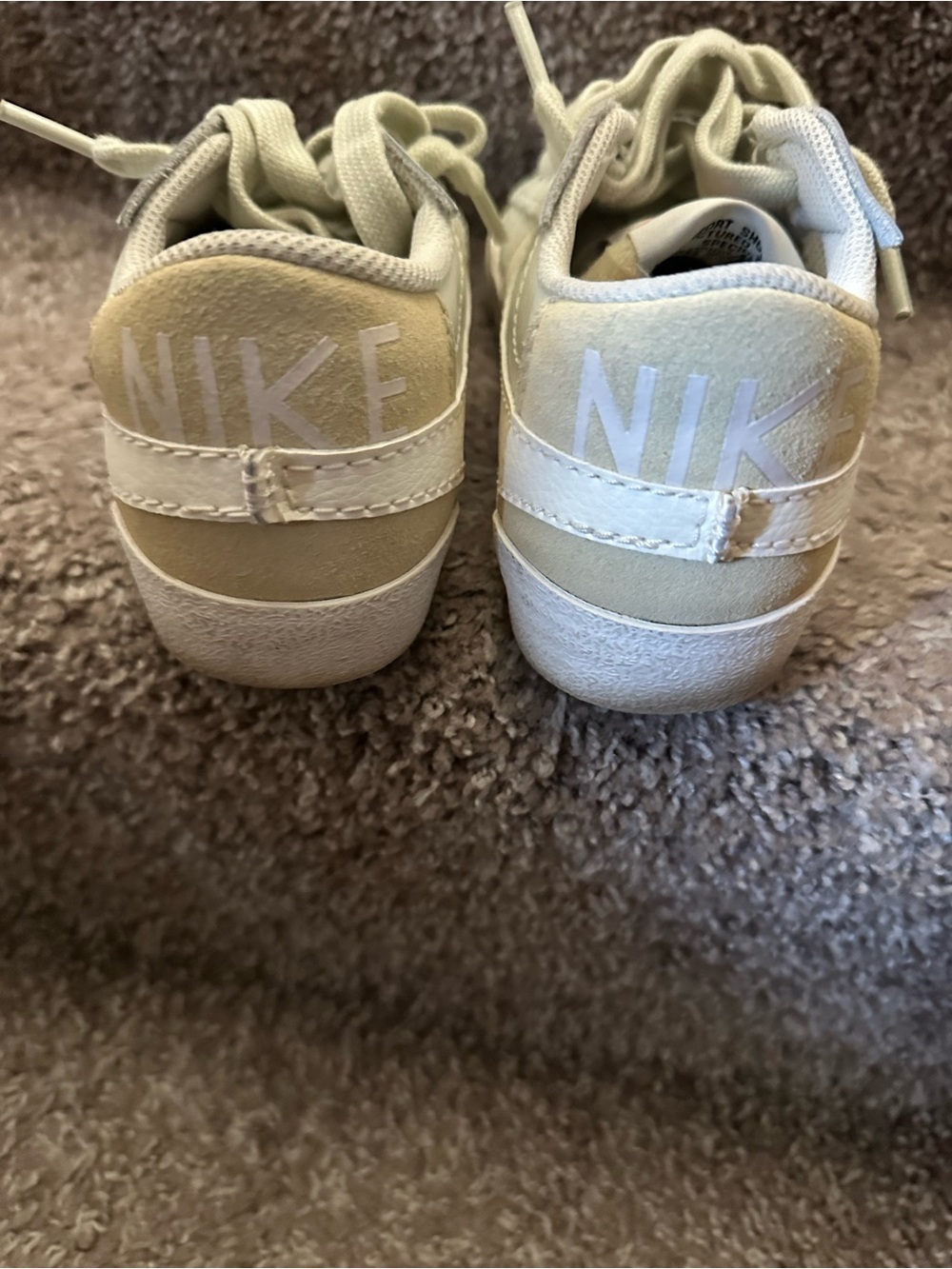 Nike Blazer Women’s Light Green Low-Top Casual Sneakers - Picture 2 of 4